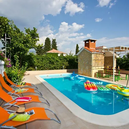 Villa Salona *